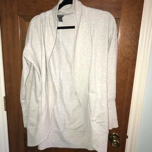 Eddie Bauer light gray wrap
